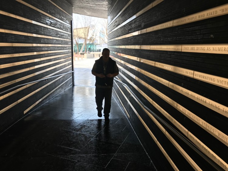 61D1E1B9-6E86-43A5-BF24-49D5EE13AD47